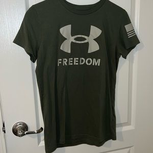 Green Underarmor tee shirt
